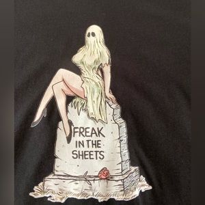 Freak in The Sheets | Ghost Lady on Tombstone Women’s Black Tee Size M NWT